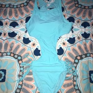 ADORABLE One Piece, brand new size large